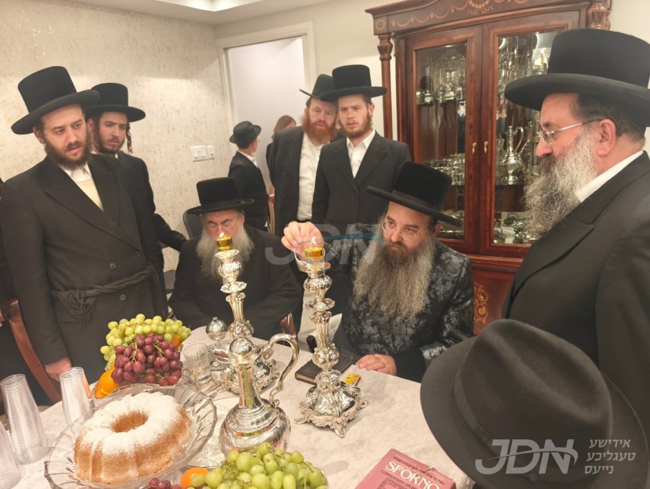 האדמו&quot;ר מסאדיגורה י&quot;ם ביים יארצייט טיש אין ניו יארק לרגל די יארצייט פון האחים הרה&quot;ק רבי שלום יוסף און רבי אברהם יעקב הראשון מסאדיגורה זי&quot;ע