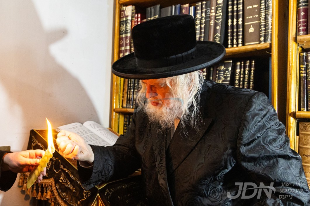 תשעה באב אין חצר הקודש מונקאטש