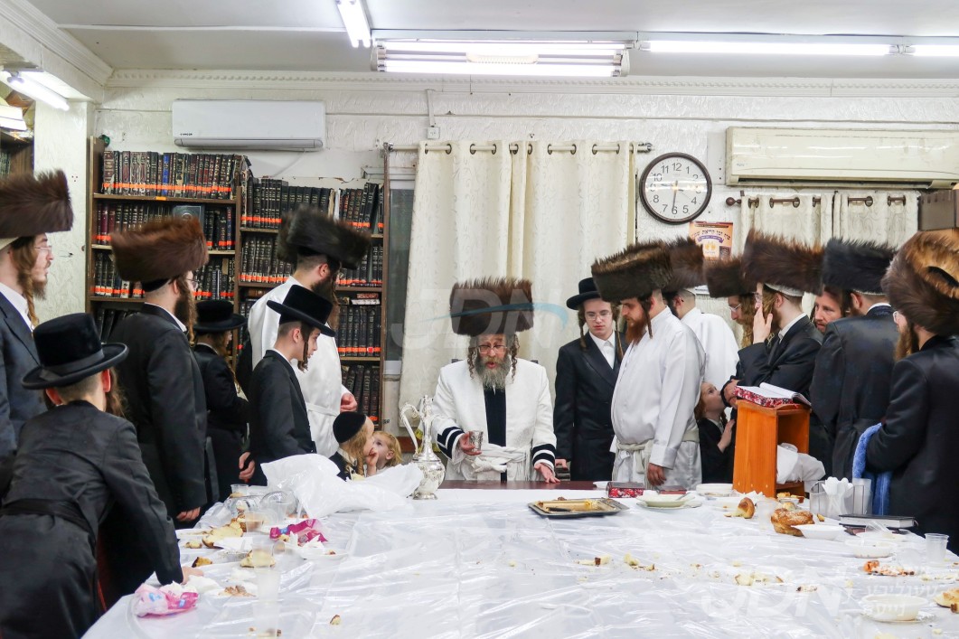 ערב און מוצאי ראש השנה אין חצר הקודש קרעטשניף סיגעט