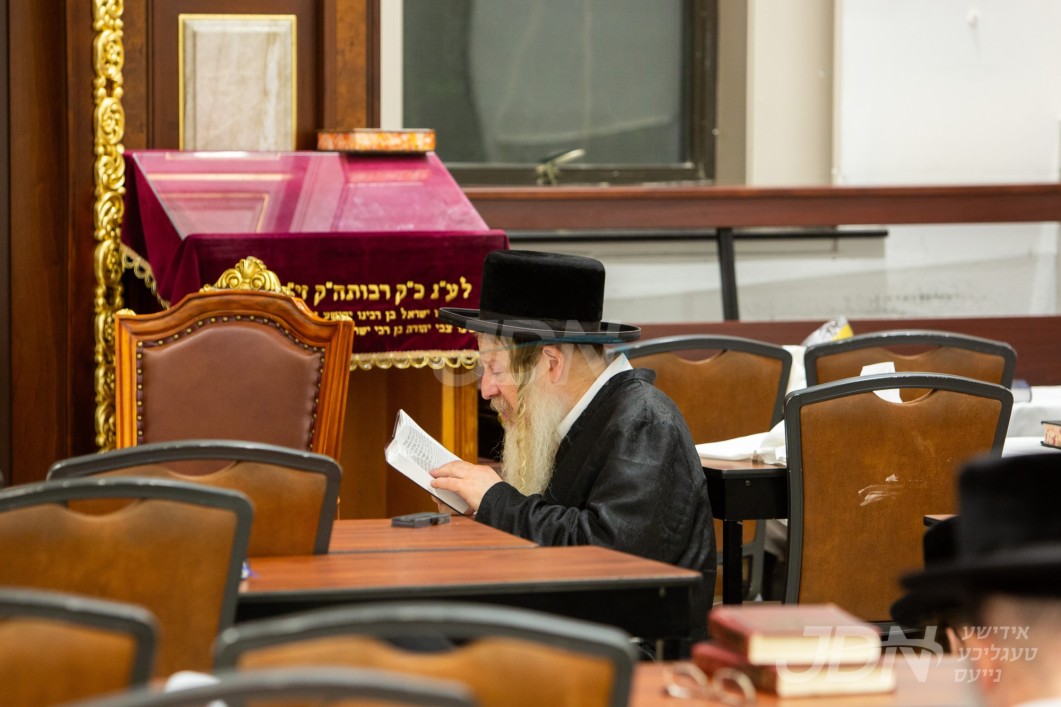 תשעה באב אין חצר הקודש בלאזוב ריבאטיטש