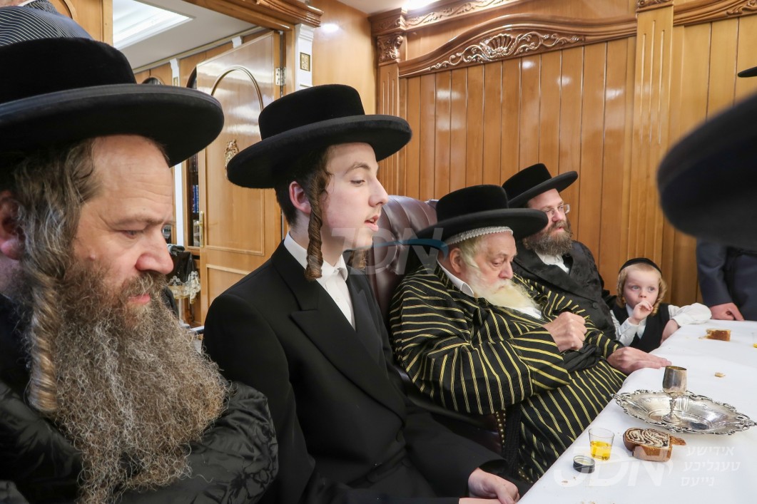 שמחת הווארט בבית תולדות אברהם יצחק - קאלוב - קרעטשניף