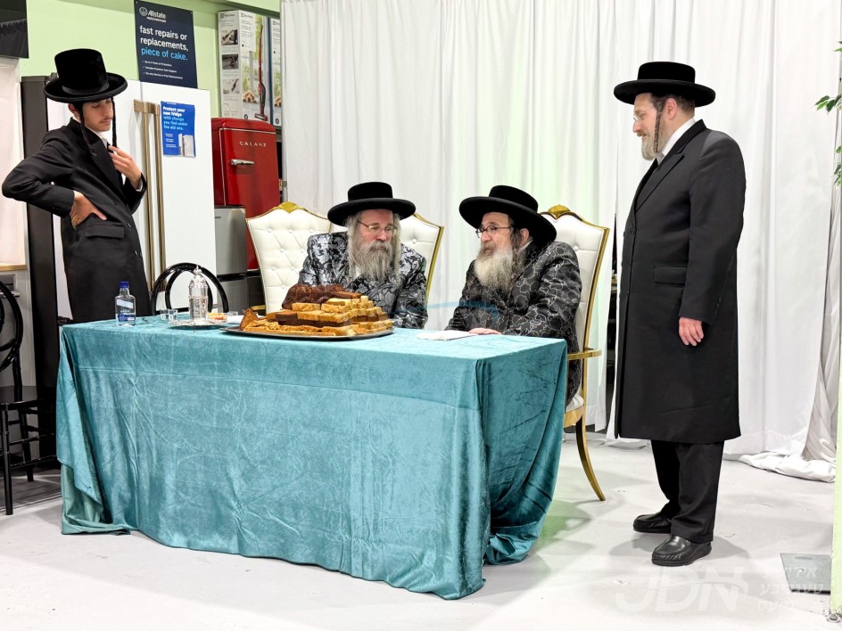 מסיבת צאתכם לכבוד האדמו&quot;ר מראחוב אין די ביי ענד סעיוו עפלייענס געשעפט אין וויליאמסבורג