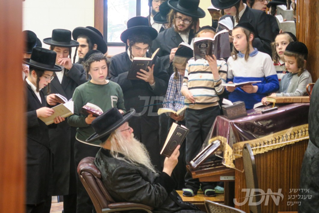 תשעה באב אין חצר הקודש ניקלשבורג