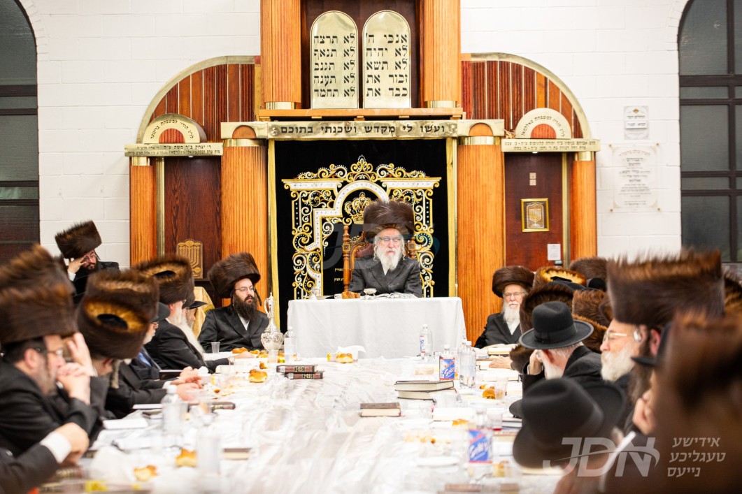 האדמו&quot;ר מוויען מוצש&quot;ק אין בארא פארק