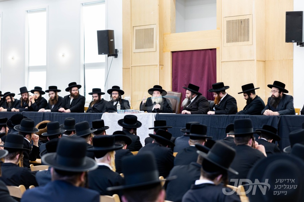 האדמו&quot;ר מתולדות צבי ספינקא ביים דרשת פתיחת הזמן אין ישיבת תורת צבי ד&#039;ספינקא