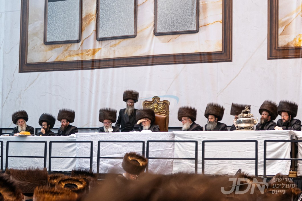 פסח אין חצר הקודש סקווירא