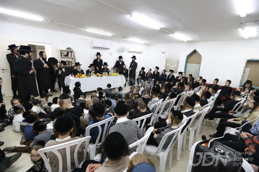 גאב"ד קארלסבורג באזוכט אין תלמוד תורה ריבניץ אין צפת