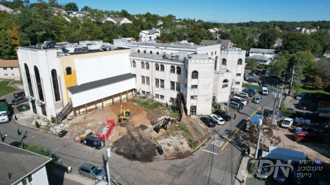 נייע ריזיגע סוכה ווערט געבויעט בחצר הקודש וויזניץ אין מאנסי