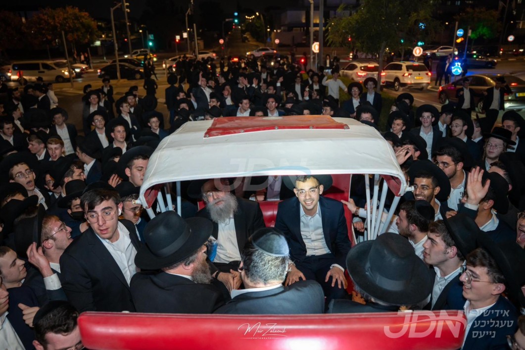 גרויסע מעמד קבלת פנים ברחובות העיר, פארן ישיבה בחור &quot;אריאל שמאי&quot; וועלכער איז היינט באפרייט געווארן נאך צוויי וואכן ארעסט אין מיליטערישע טורמע