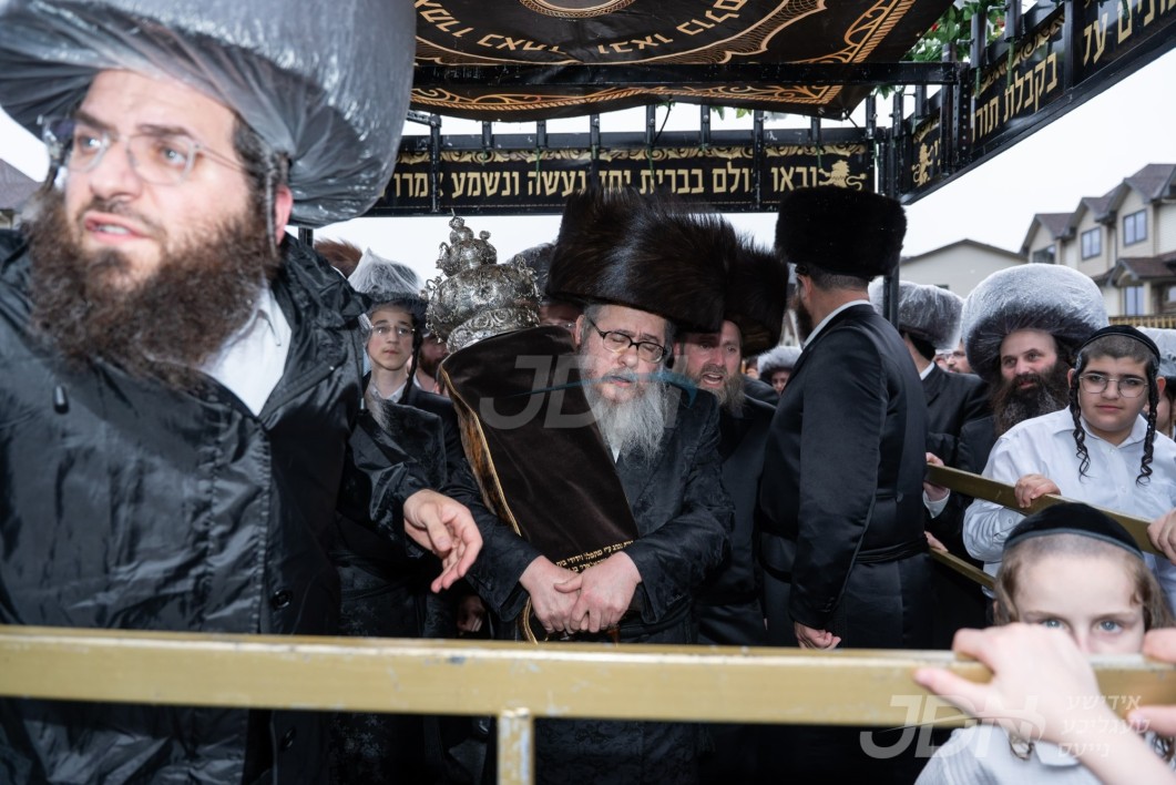 הכנסת ספר תורה צו ביהמ&quot;ד בעלזא ווייאלע אין מאנסי