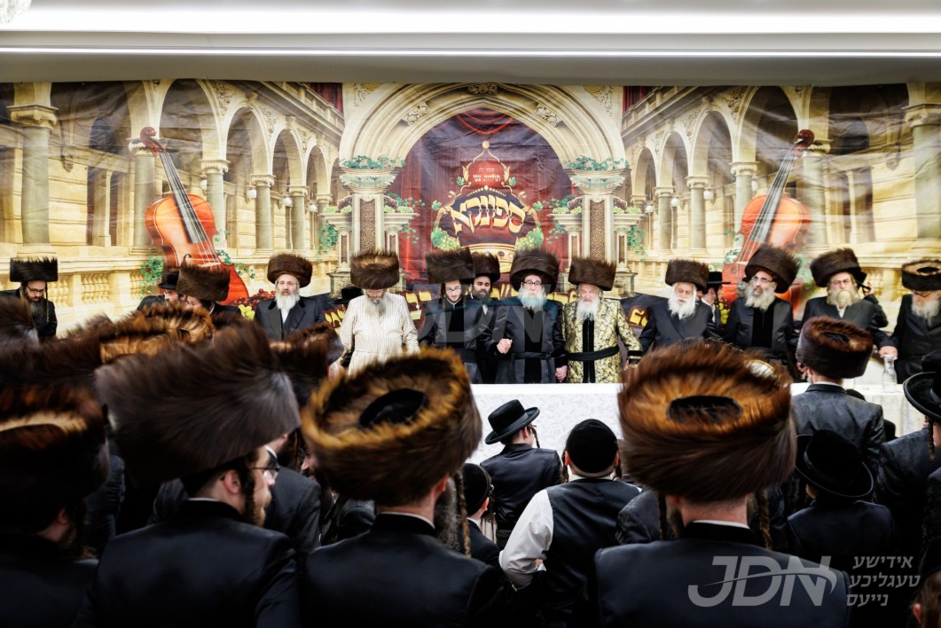 שמחת החתונה בבית תולדות צבי ספינקא - נחלת אהרן - זוטשקא קאראקאס