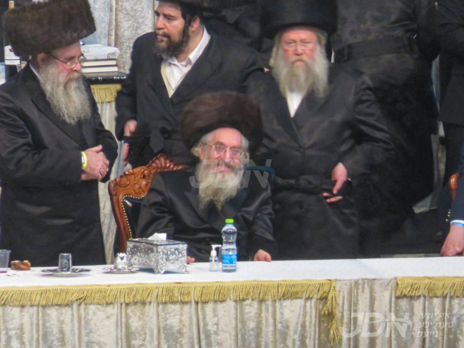 האדמו&quot;ר מקארלין סטאלין געפונט זיך ב&quot;ה אונטערוועגנס אהיים קיין ארץ ישראל, דורך עגיפטישע באגלייטער