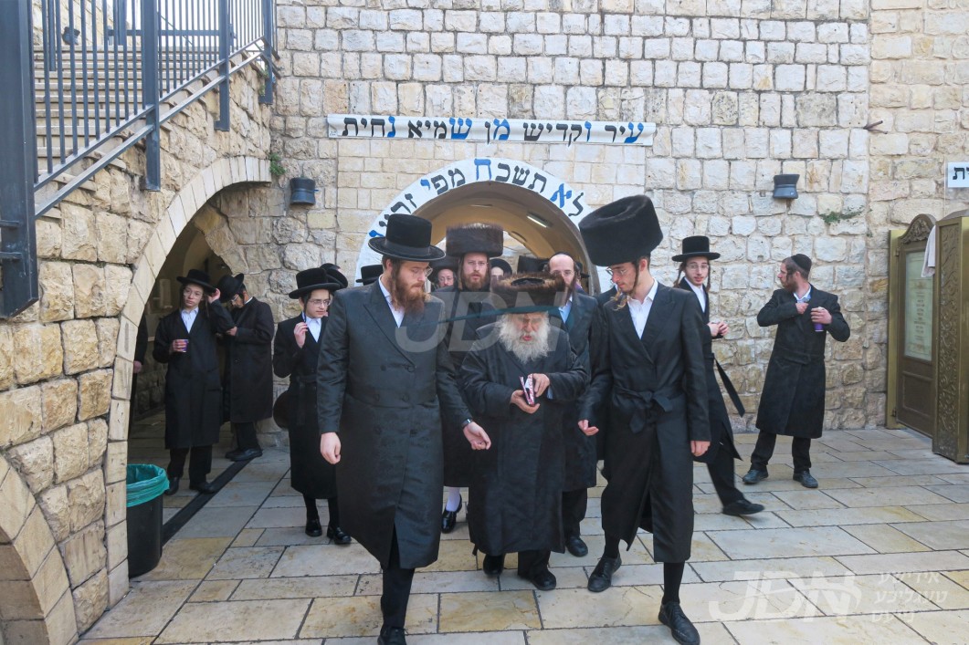 גאב"ד מאקאווא שב"ק אין אתרא קדישא מירון