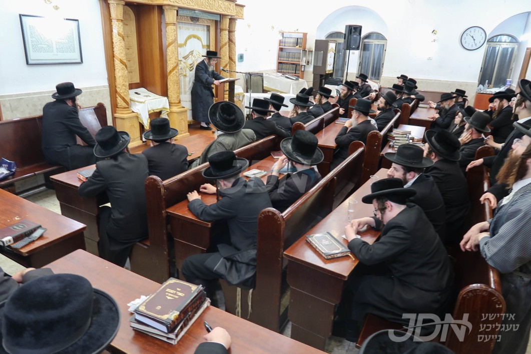 עצרת הספד ככלות השלושים צום פטירה פון כ&quot;ק אדמו&quot;ר מקרעטשניף סיגעט זצ&quot;ל