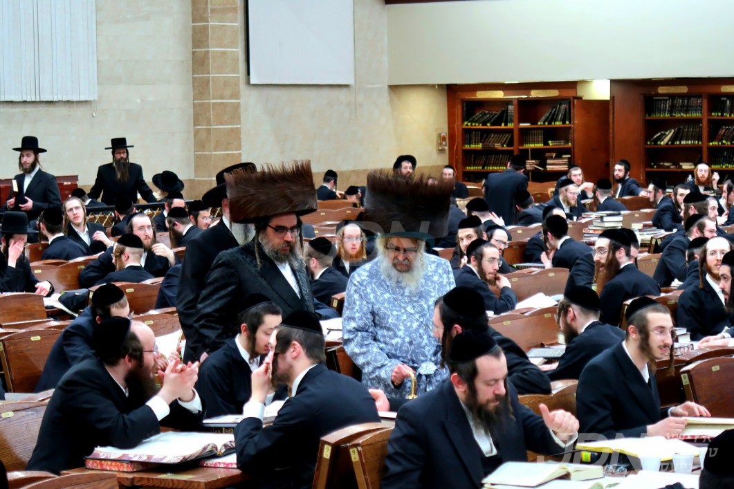 האדמו"ר מסאטמאר באזוכט אין כולל סאטמאר אין וויליאמסבורג