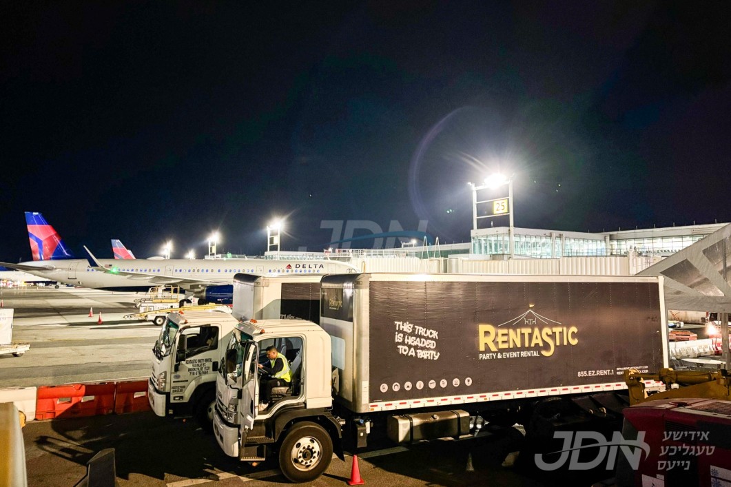 רענטעסטיק פארטי רענטל אויפן ראנוועי אין קענעדי לופטפעלד