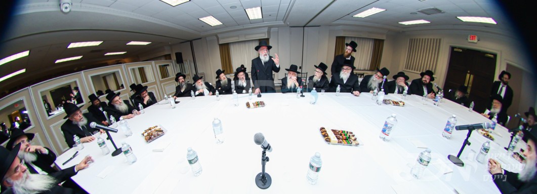 גדולי ישראל פארזאמלט ביי דריגענדע אסיפה אין לעיקוואד, איבער די פארשפרייטונג פון עי איי טעכנעלאגיע