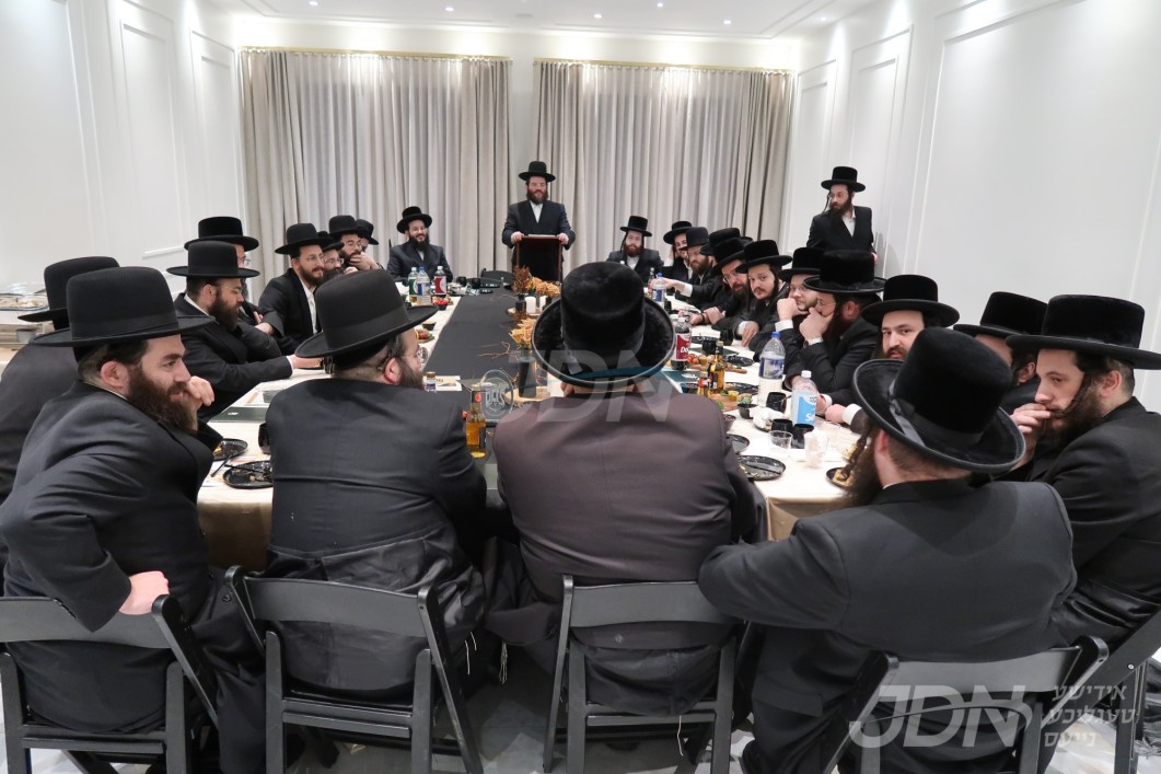 צענדליגע סוקסעספעלע ביזנעס אייגנטומער קומען זיך צוזאמען ביים עלעגאנטן "סגול" ביזנעס אווענט