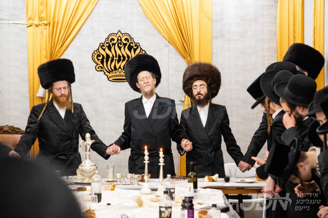 סוכות אין חצר הקודש אלכסנדר