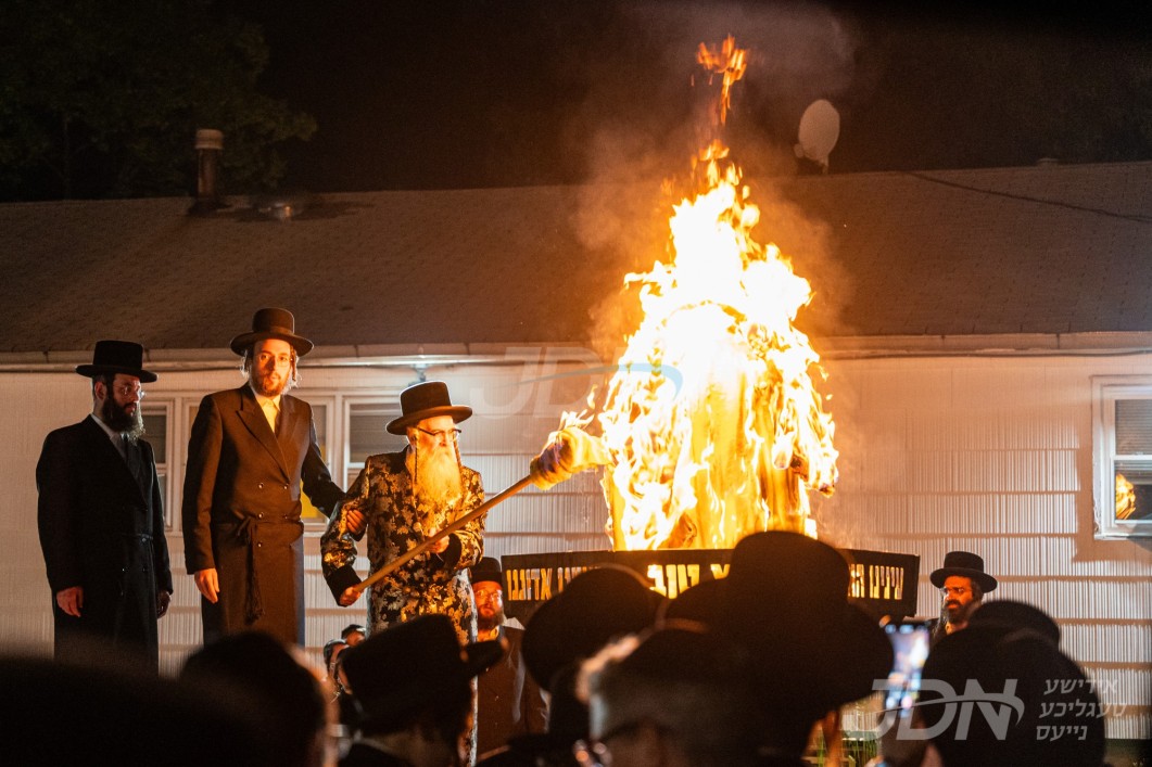 האדמו&quot;ר מפארשעי ביים הדלקה ל&quot;ג בעומר