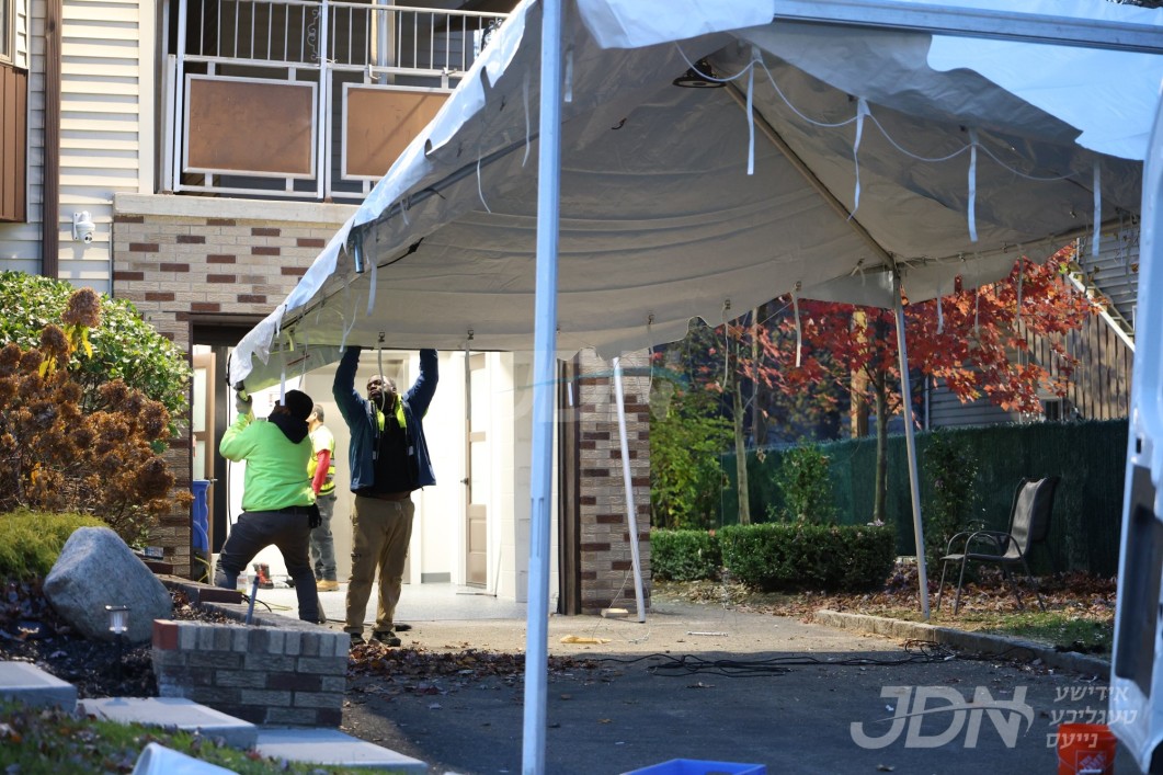 העפטיגע צוגרייטונגען דורך רענטעסטיק, צום ערשיינונג פון כ&quot;ק אדמו&quot;ר מוויזניץ שליט&quot;א לרפו&quot;ש בשערי ניו יארק