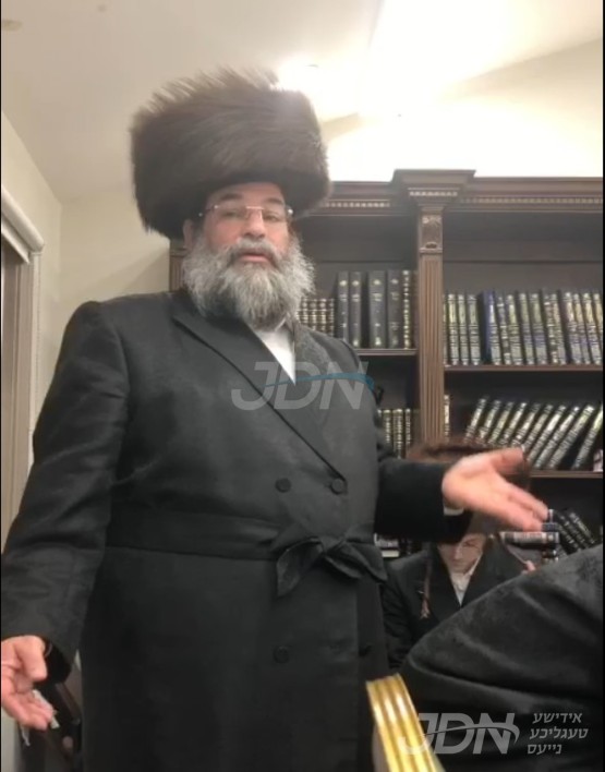 הרב החסיד ר&#039; נפתלי הערש צאהלער טרעט אויף ביים סעודת מלוה מלכה אין ביהמ&quot;ד קאסאן, פארציילנדיג מופתים און סיפורי קודש פונעם הייליגן צדיק רבי ישעי&#039;לע זי&quot;ע