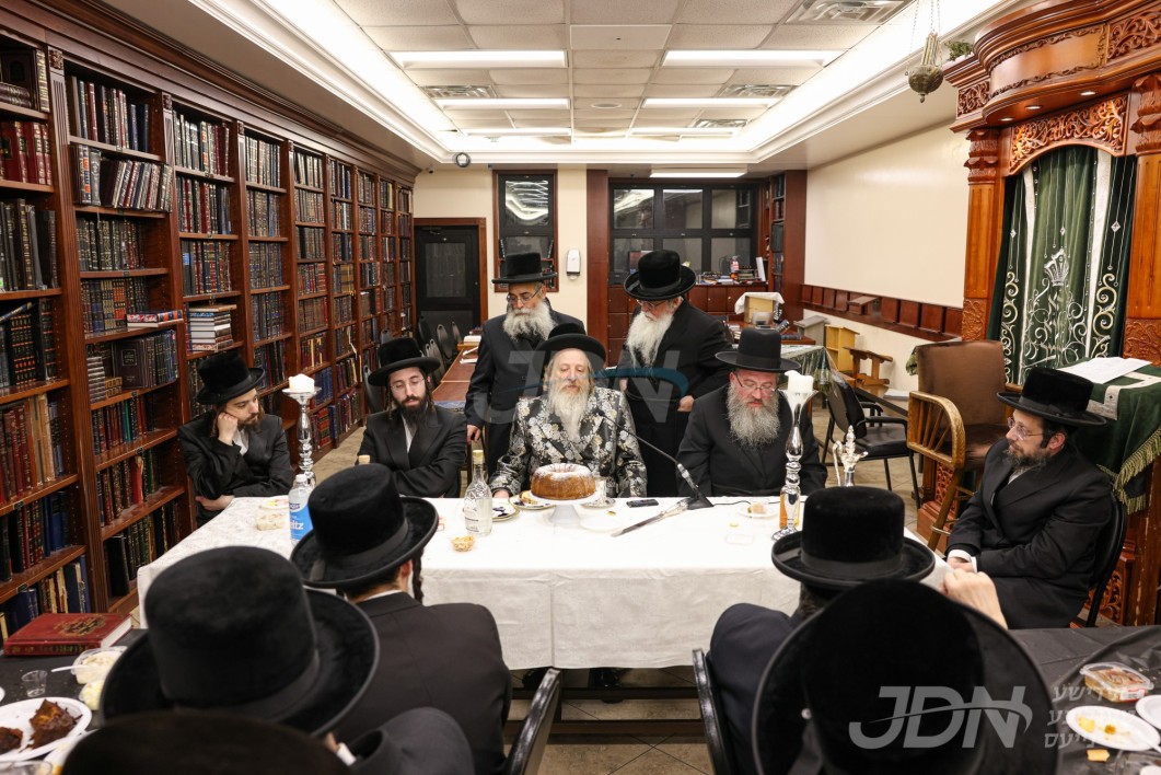 סיום מסכת זבחים אין ביהמ"ד ראדאמסק אין בארא פארק, בהשתתפות האדמו"ר מדזיקוב וויזניץ