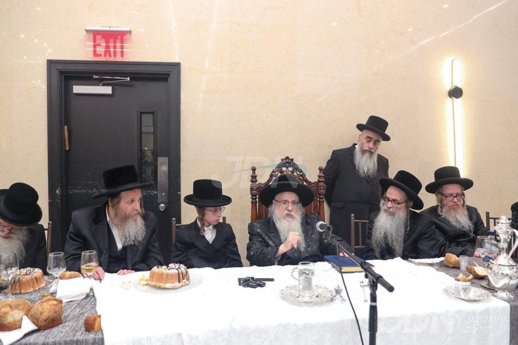 שמחת הבר מצוה פון אן אור אייניקל פון הרה&quot;ק מצאנז קלויזענבורג זי&quot;ע אייניקל פון גאב&quot;ד קרית צאנז ירושלים