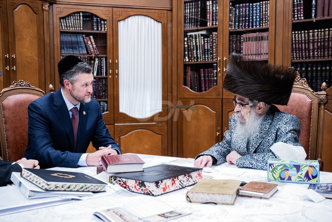 קאנגרעסמאן פעט רייען באזוכט ביי האדמו&quot;ר מסאטמאר