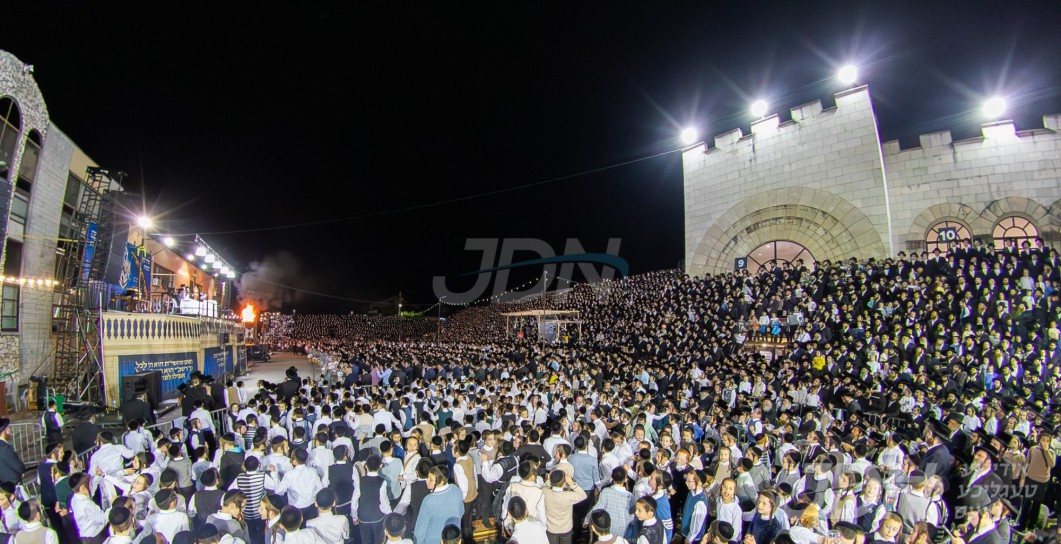 ל&quot;ג בעומר אין חצר הקודש סקווירא