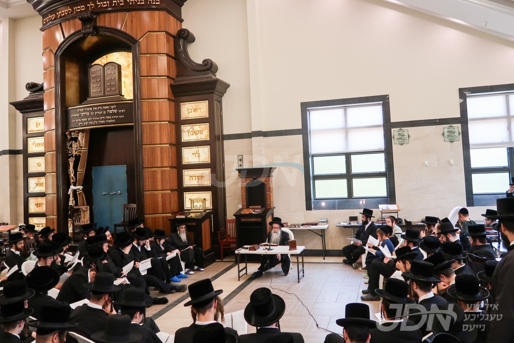 תשעה באב אין חצר הקודש צאנז זוועהיל