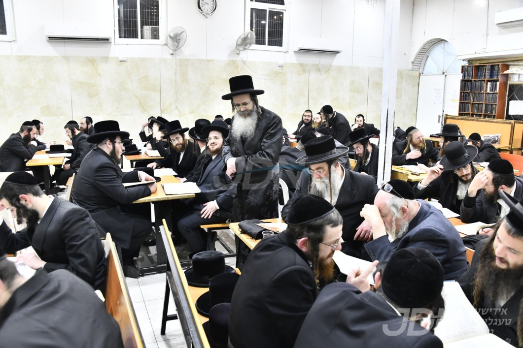 האדמו"ר מתולדות משה באזוכט אין היכל הכולל אין ירושלים לרגל די ימי השובבי"ם