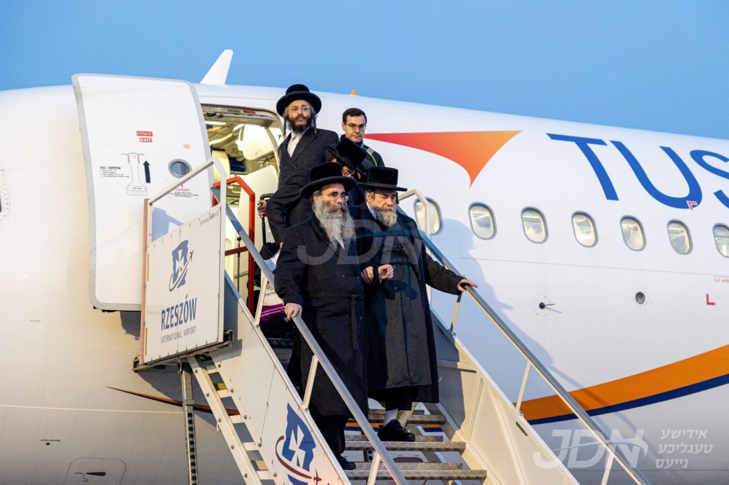 האדמו&quot;ר מראחמיסטריווקא לאזט זיך ארויס אויף א בליץ באזוך קיין ניו יארק