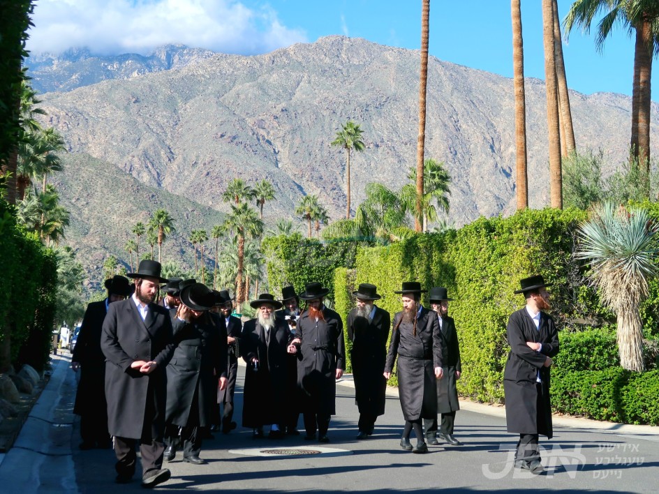 האדמו"ר מסאטמאר אויף אפרוה אין פאלם ספרינגס, קאליפארניע