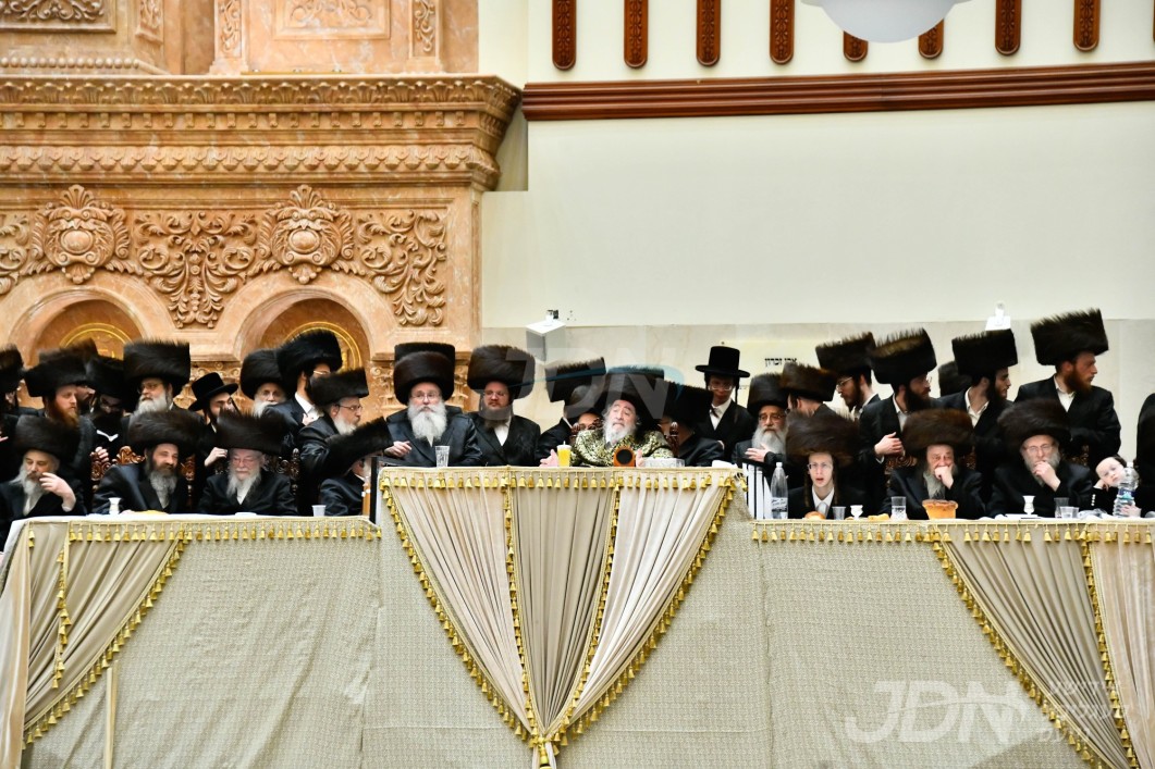 וודיעא: שמחת החתונה פון החתן אייניקל פון האדמו"ר מזוועהיל מיט הכלה אייניקל פון ר"י וויזניץ