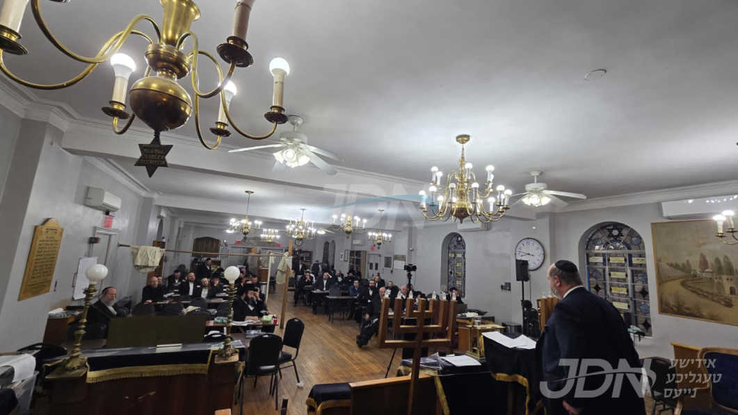 מעמד לכבודה של תורה, צום ערשיינונג פון די נייע וואונדערליכע ספר "להתהלך" אויף מגילת אסתר ארויסגעגעבן דורך הרה"ג ר' אורי האלצמאן פארגעקומען אין ביהמ"ד כתר ישראל אין בארא פארק, ארגאניזירט דורך מכון כרם