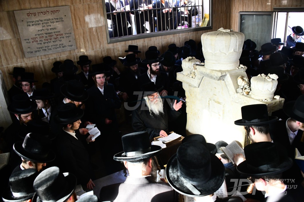 יארצייט פון הרה&quot;ק מקרעטשניף זי&quot;ע ביי בנו האדמו&quot;ר מקרעטשניף י&quot;ם