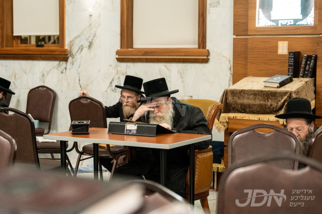 תשעה באב אין חצר הקודש טשערקאס