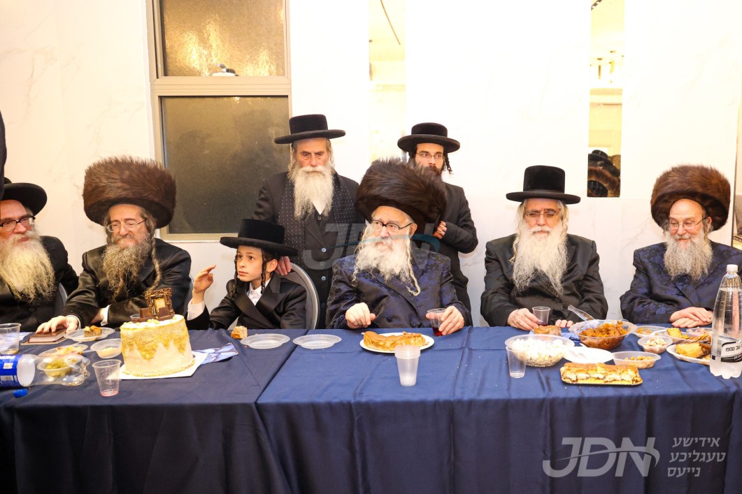 שמחת הבר מצוה פון אן אור אייניקל פון האדמו"ר ממשכנות הרועים