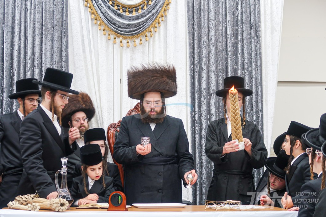 שבת התעלות אין ישיבת ישמח לב בעלזא אין אשדוד בראשות הרה&quot;ג ר&#039; אברהם שמואל צבי רוקח אייניקל פון האדמו&quot;ר מבעלזא