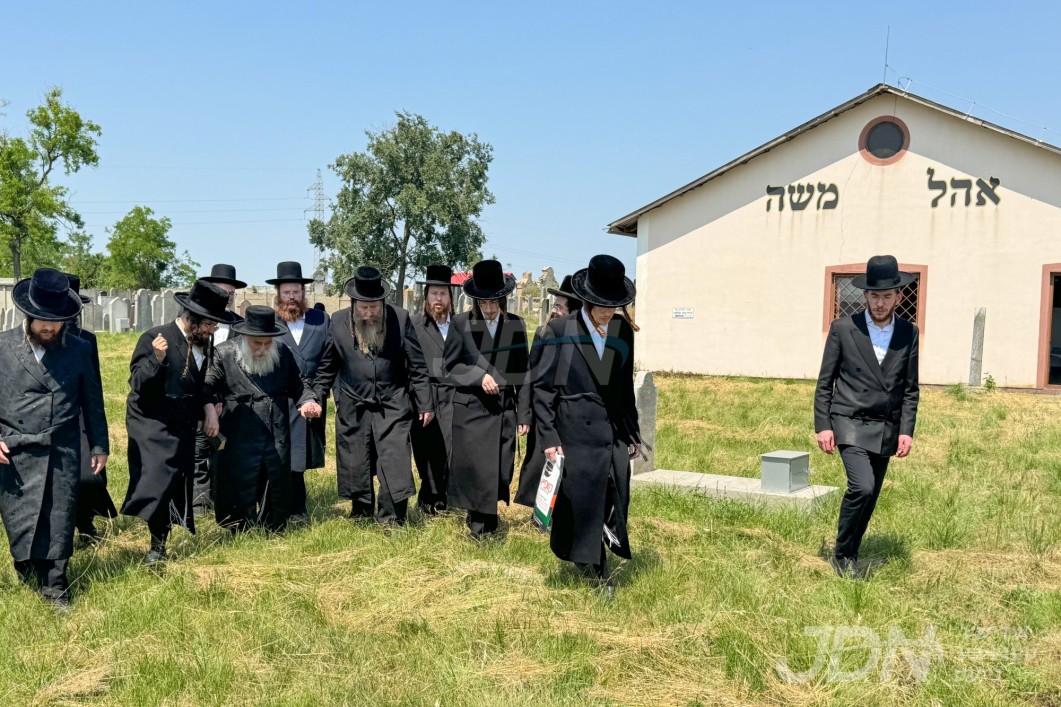 גאב&quot;ד מאקאווא אין מאקאווא, אונגארן לרגל די יארצייט פון הרה&quot;ק בעל אהל משה ממאקאווא זי&quot;ע