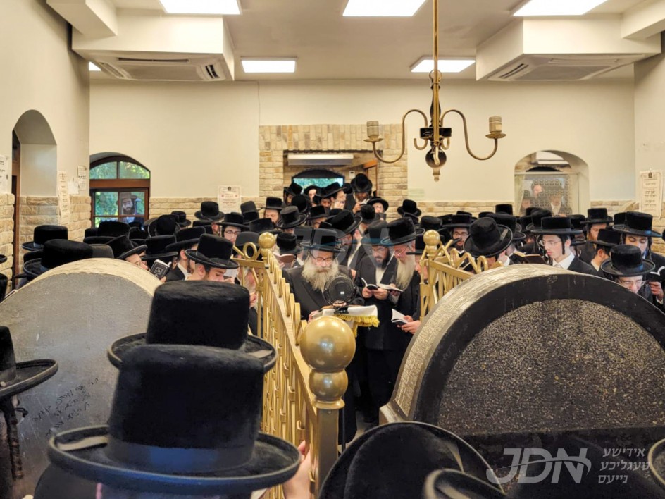 האדמו&quot;ר מוויזניץ פון בארא פארק אויף א נסיעה צו מקומות הקדושים אין אייראפע