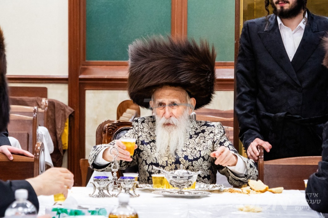 מוצאי יום כיפור אין חצר הקודש בית חיים יהושע