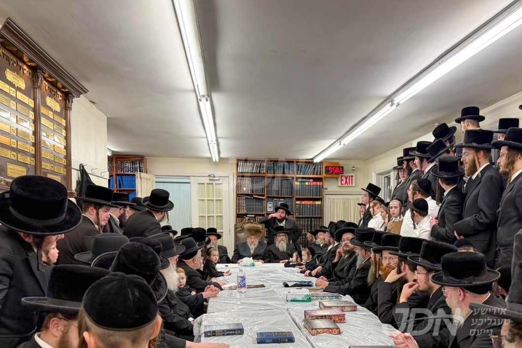 חנוכה אין חצר הקודש סקווירא מב"פ