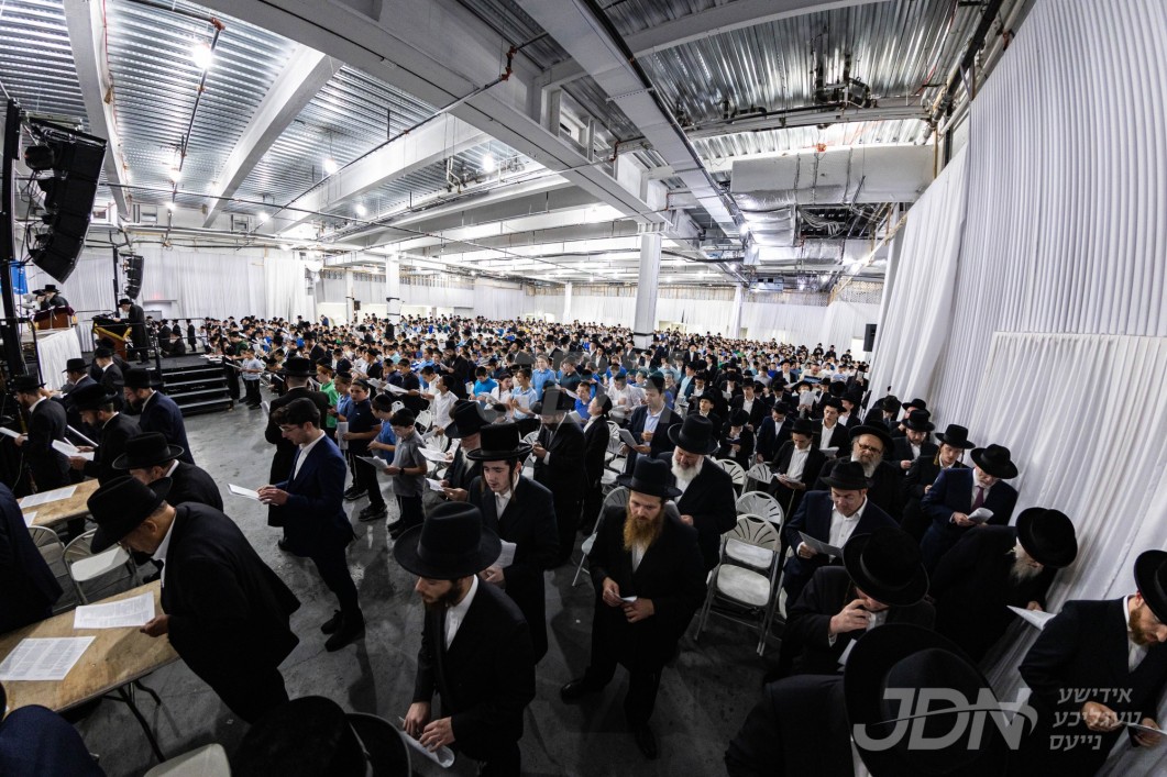 עצרת תפילה מיט טויזענטער ילדי תשב&quot;ר אין בארא פארק דורך מתעסקים