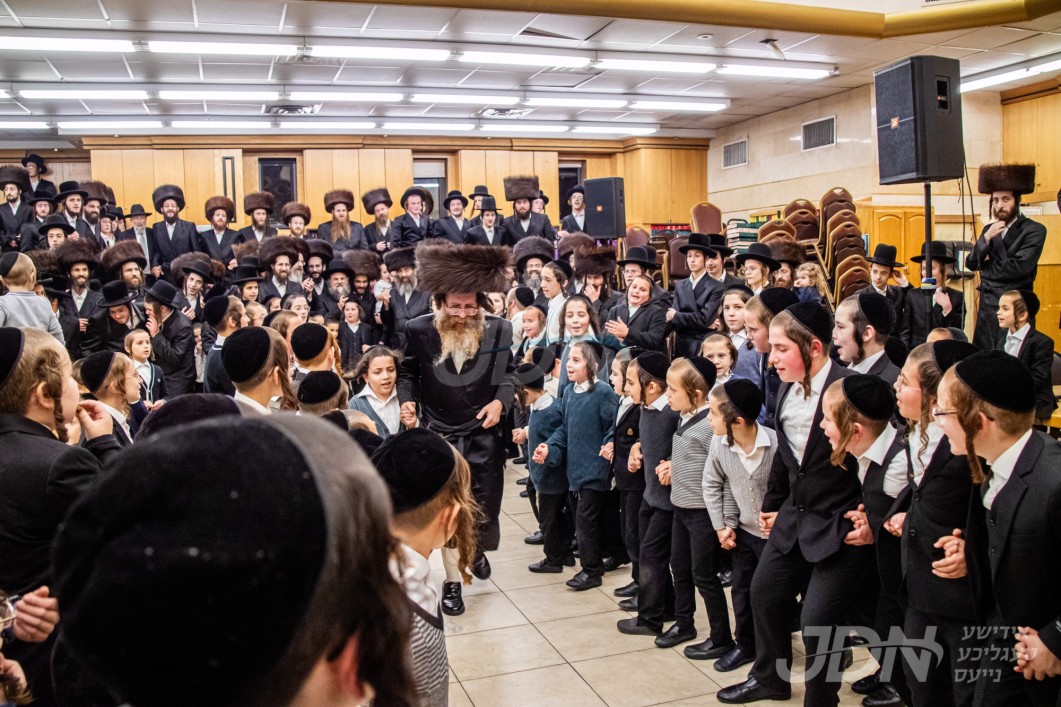 סוכות ביי הגה&quot;צ אבד&quot;ק אמונת ישראל