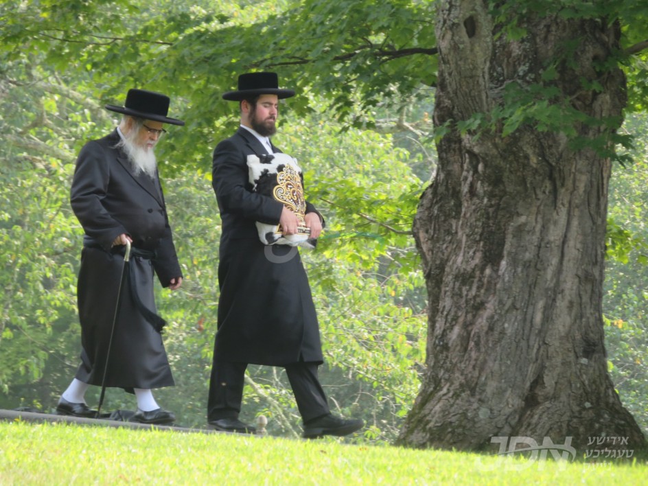 בפניא דמעלי שבתא: האדמו&quot;ר מסאטמאר אריבער א סעריע אונטערזוכונגען אין לאקאלע שפיטאל