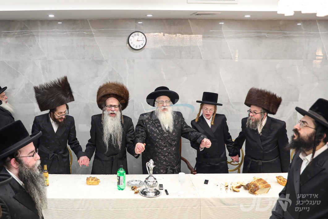 שמחת הבר מצוה פון אן אייניקל פון האדמו"ר מצאנז זוועהיל