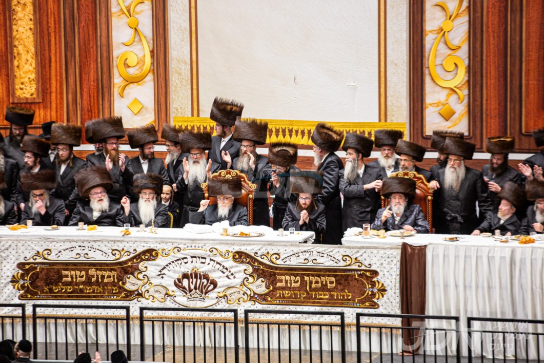 טוב להודות: שמחת החתונה פון א אייניקל ביי האדמורי&quot;ם מסקווירא און וויזניץ, הכלה יונגסטע קינד פון הרה&quot;צ ר&#039; יצחק טווערסקי