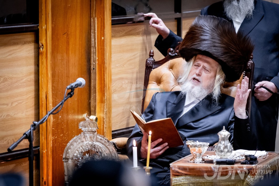 חנוכה אין חצר הקודש מונקאטש